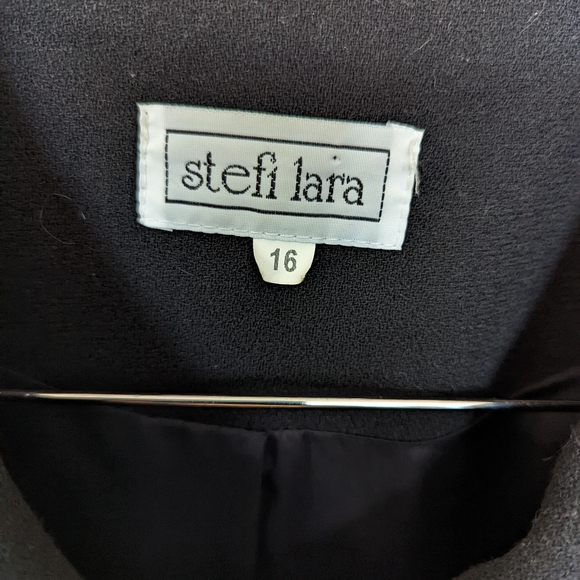 Stefi Lara skirt suit - Picture 2 of 6